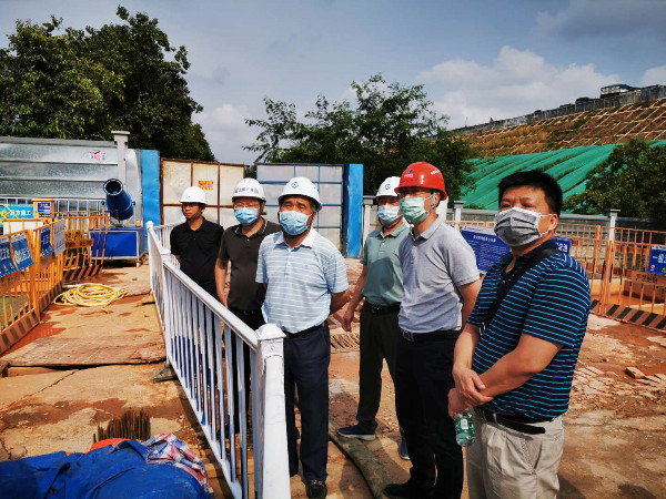 市水務(wù)局羅宜兵一級調(diào)研員赴北線引水工程檢查指導(dǎo)管道搶修和改管工程碰口安排等工作